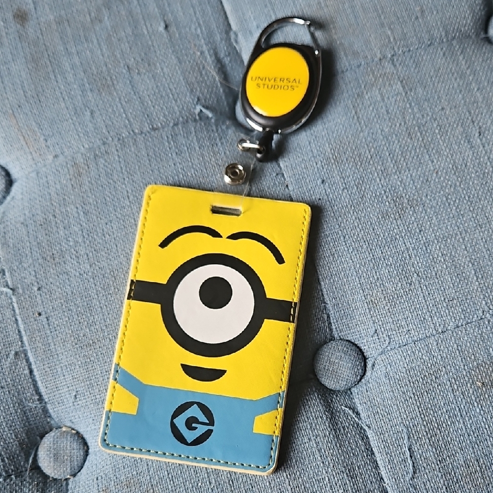 🌟3/$25🌟 Universal Despicable Me Minion Badge Holder - Yellow and Blue